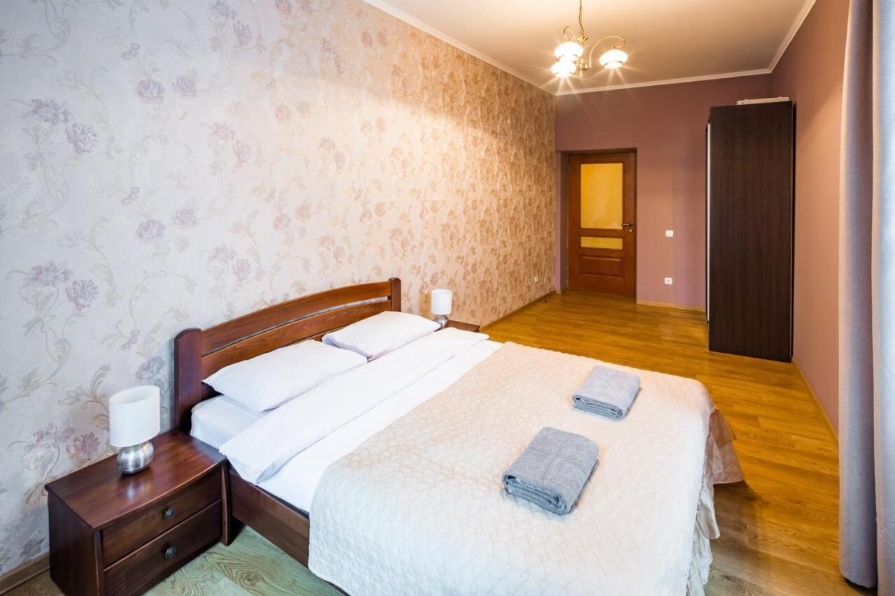 Romari Лесі Українки Apartman Lviv Kültér fotó