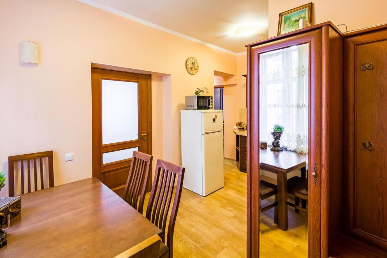 Romari Лесі Українки Apartman Lviv Kültér fotó