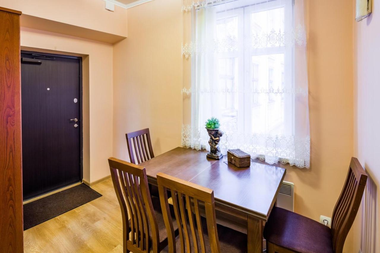Romari Лесі Українки Apartman Lviv Kültér fotó