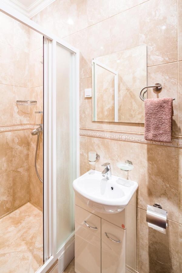 Romari Лесі Українки Apartman Lviv Kültér fotó