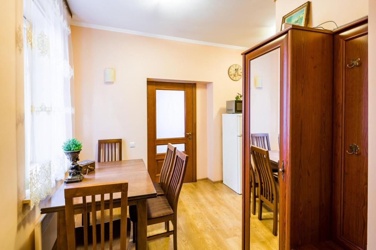 Romari Лесі Українки Apartman Lviv Kültér fotó