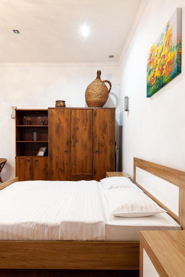 Romari Лесі Українки Apartman Lviv Kültér fotó