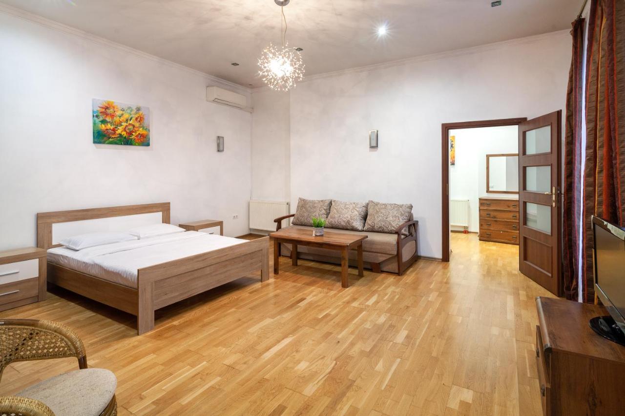 Romari Лесі Українки Apartman Lviv Kültér fotó