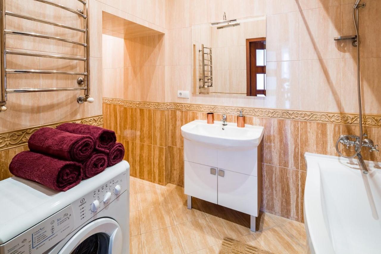 Romari Лесі Українки Apartman Lviv Kültér fotó