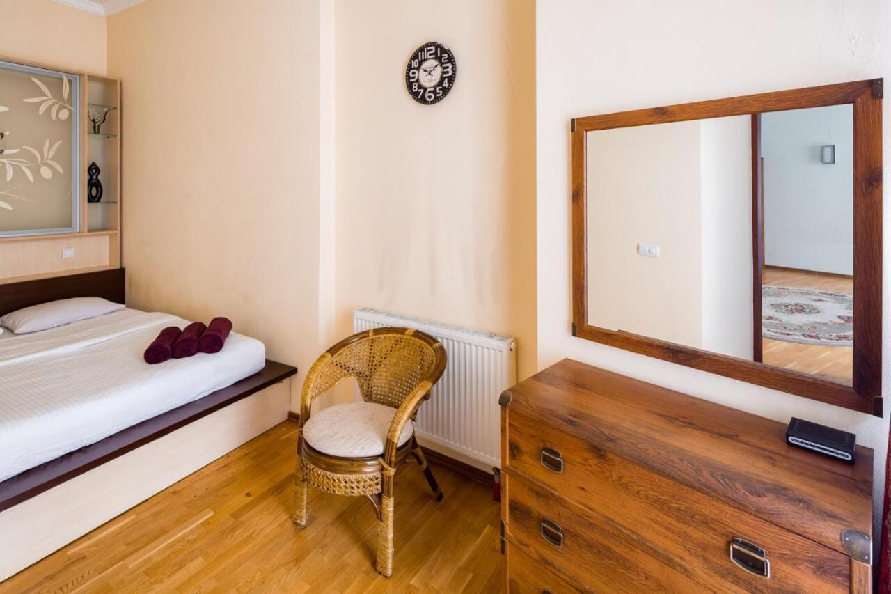 Romari Лесі Українки Apartman Lviv Kültér fotó