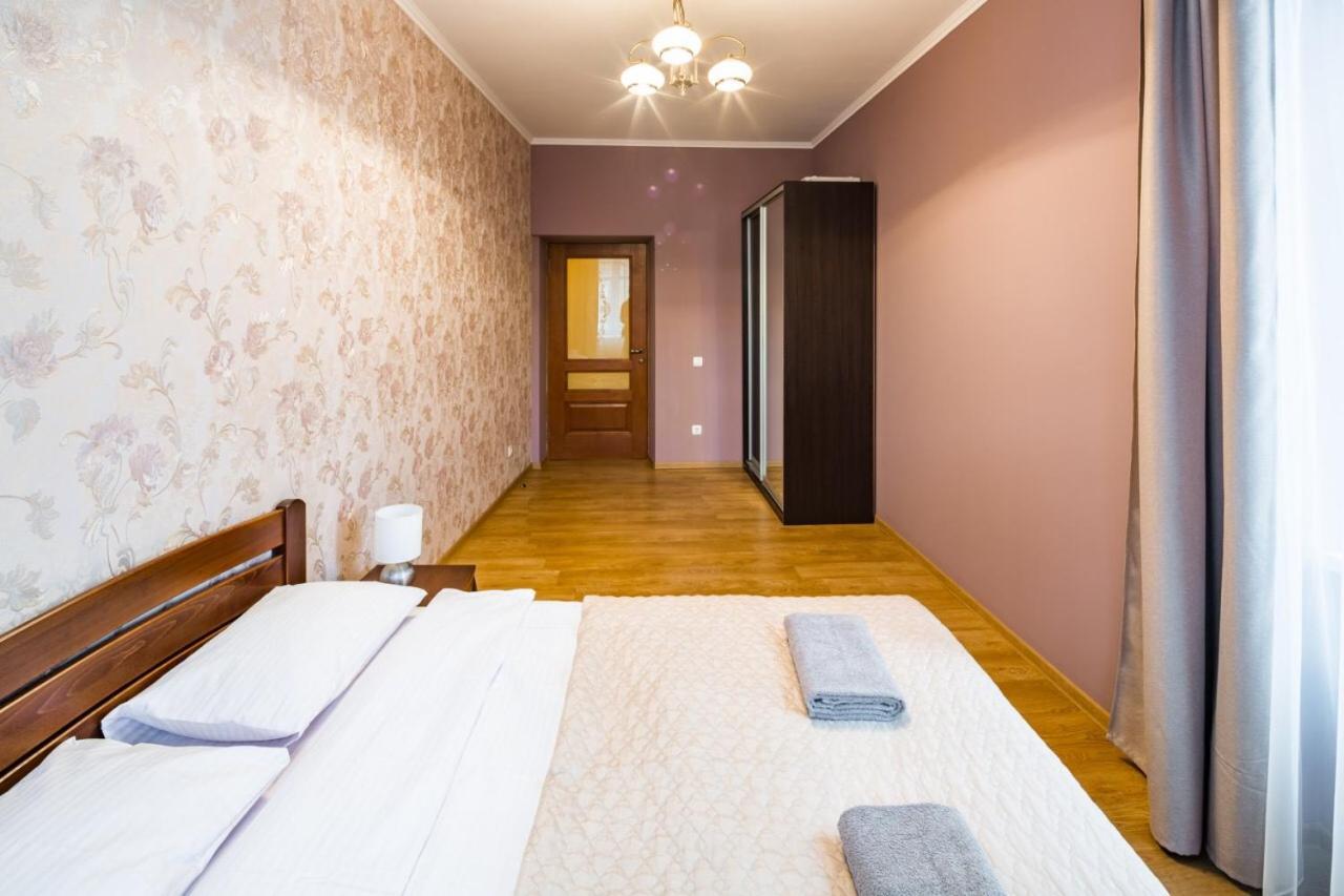 Romari Лесі Українки Apartman Lviv Kültér fotó