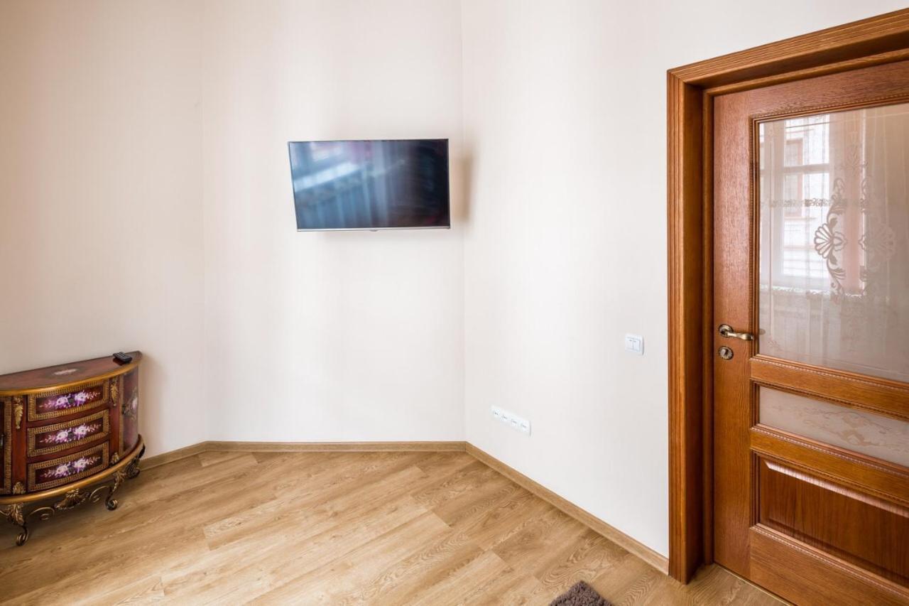 Romari Лесі Українки Apartman Lviv Kültér fotó